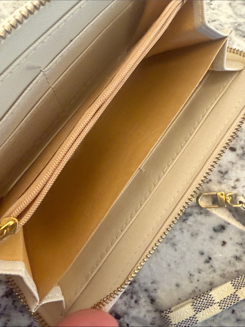 Wallet - Picture 5 of 7
